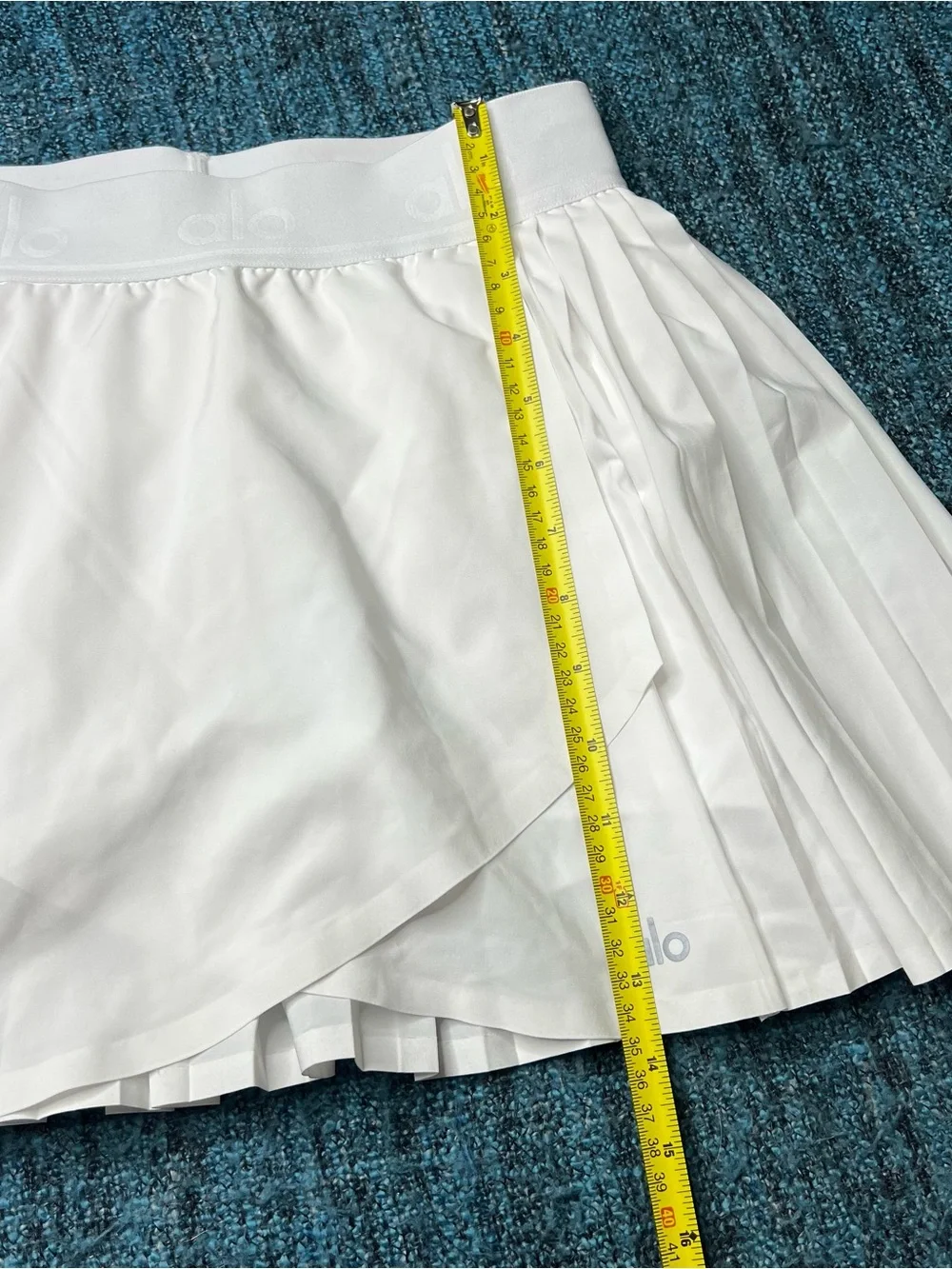 Alo Yoga Aces Tennis Skirt in White Women's XS/Small Pickleball Pleated Skort